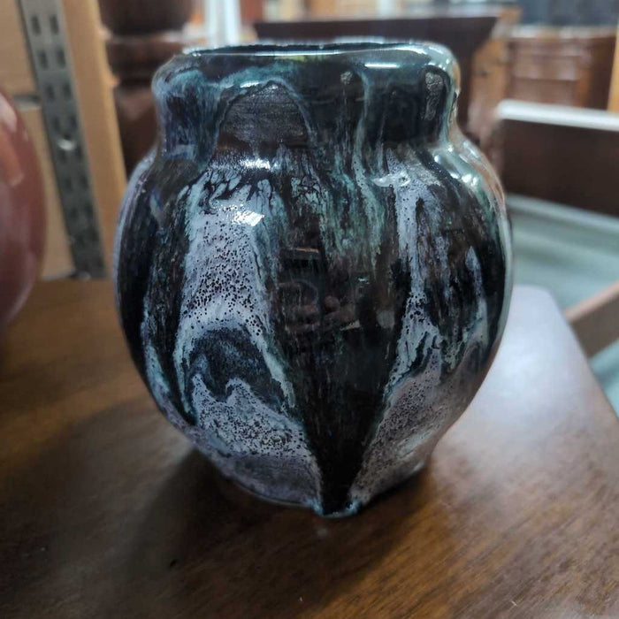 ABSTRACT VASE DECOR