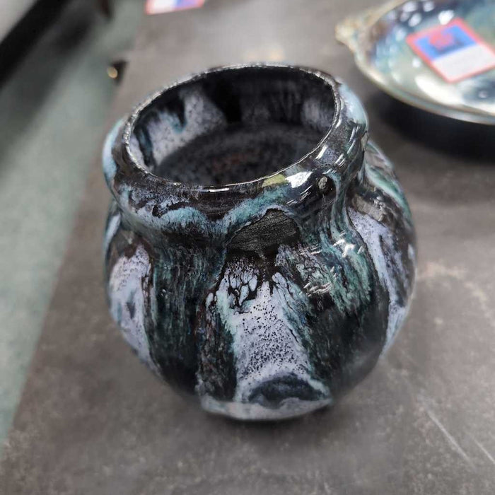 ABSTRACT VASE DECOR