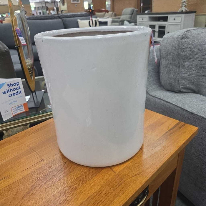 WHITE VASE LS