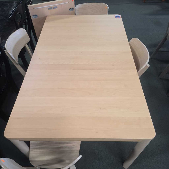 TABLE WITH 4 CHAIRS BTK