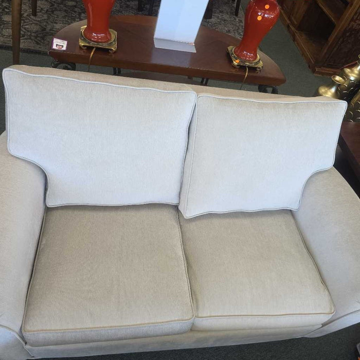 LOVESEAT LSH