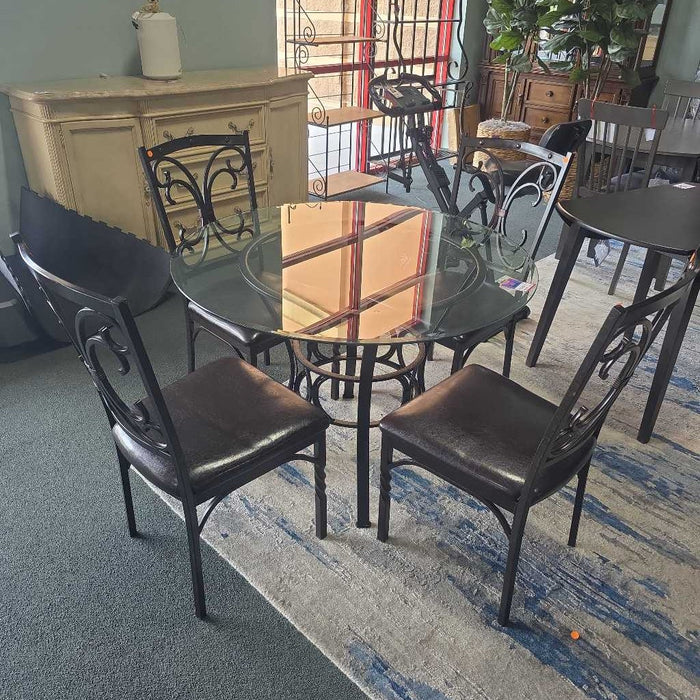TABLE 4 CHAIRS BTK