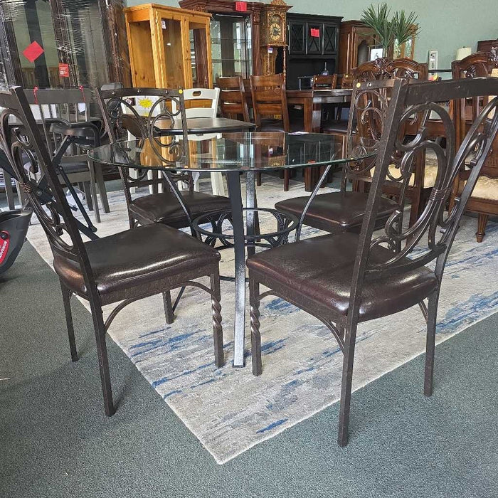 TABLE 4 CHAIRS BTK