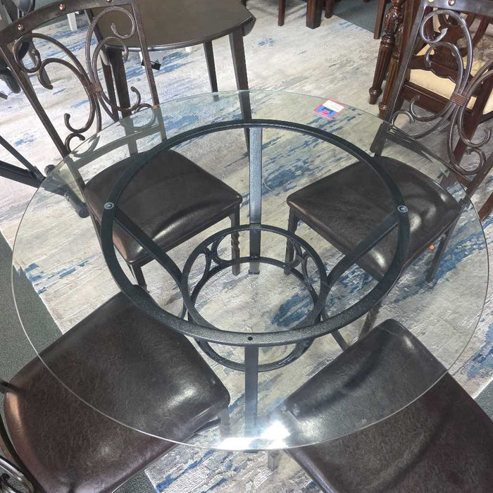 TABLE 4 CHAIRS BTK
