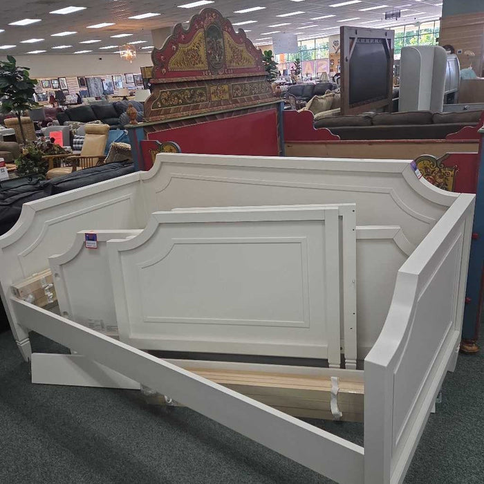 POTTERY BARN DAY BED ATH