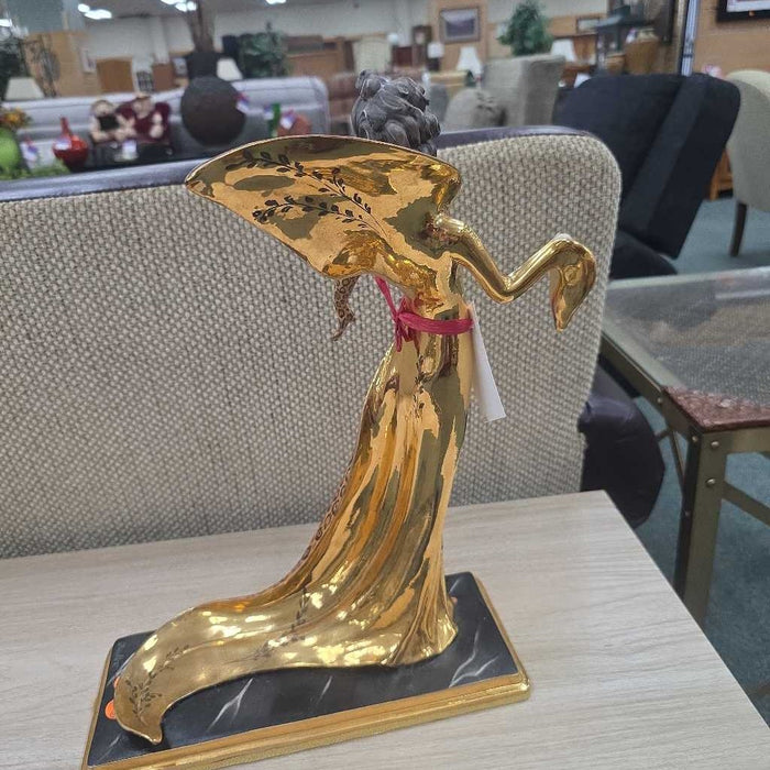 CAPODIMONTE GOLD DRESS SCULPTURE BAH