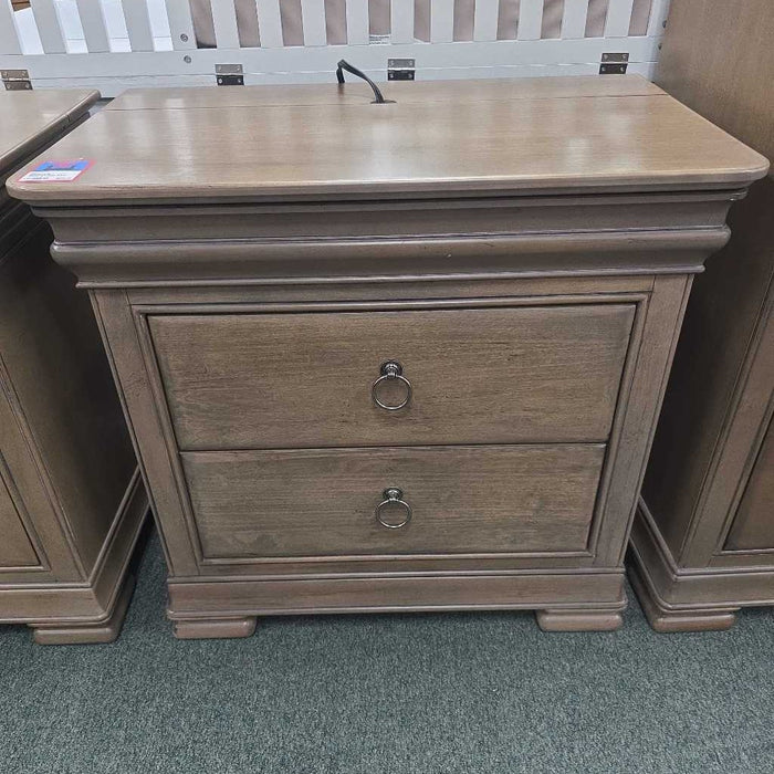 NIGHTSTAND BAH