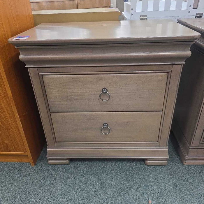 NIGHTSTAND BAH