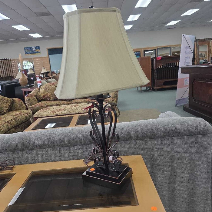 BLACK AND GOLD LAMP BT