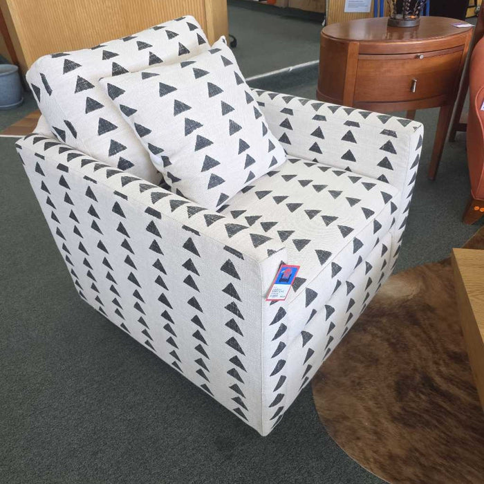 BASSETT SWIVEL CHAIR