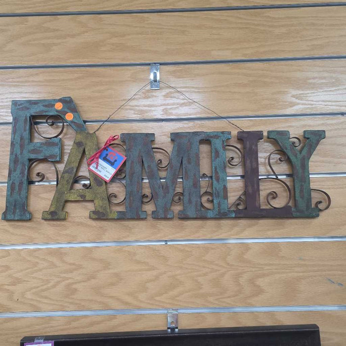 FAMILY WALL SIGN LS