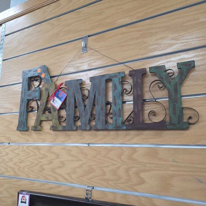 FAMILY WALL SIGN LS