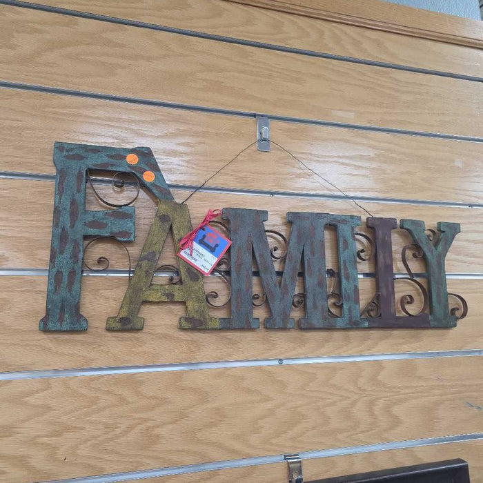 FAMILY WALL SIGN LS