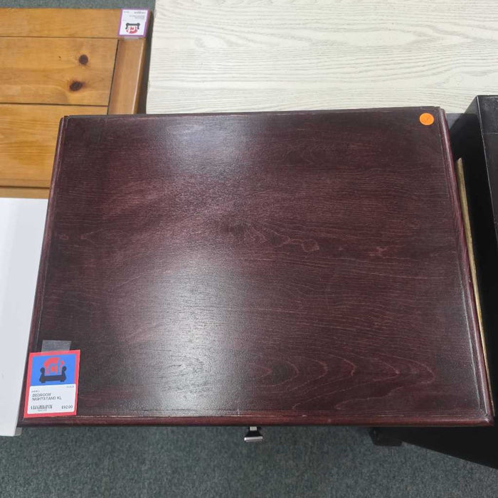 NIGHTSTAND KL
