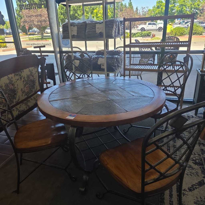 TABLE WITH 4 CHAIRS ALK
