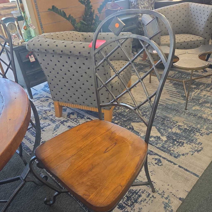 TABLE WITH 4 CHAIRS ALK