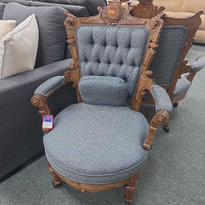 ANTIQUE ACCENT CHAIR BTK