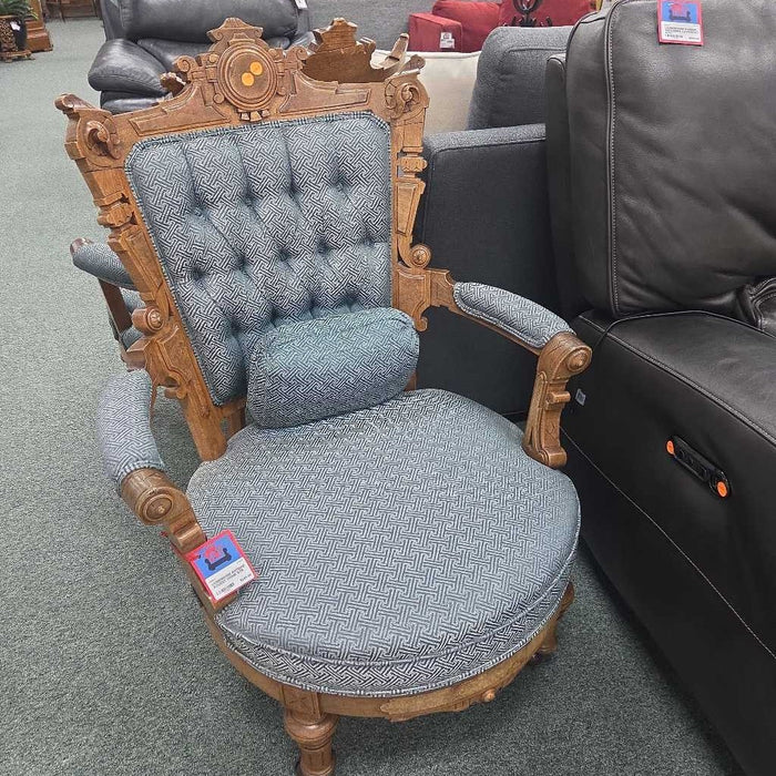 ANTIQUE ACCENT CHAIR BTK