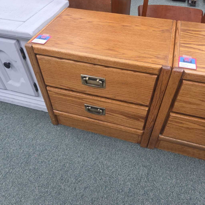 NIGHTSTAND AT