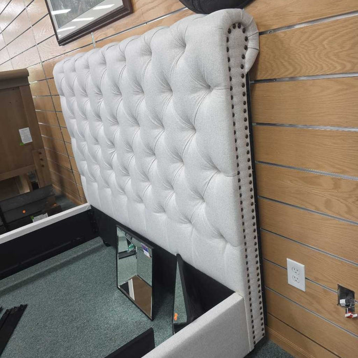 QUEEN BED ALK
