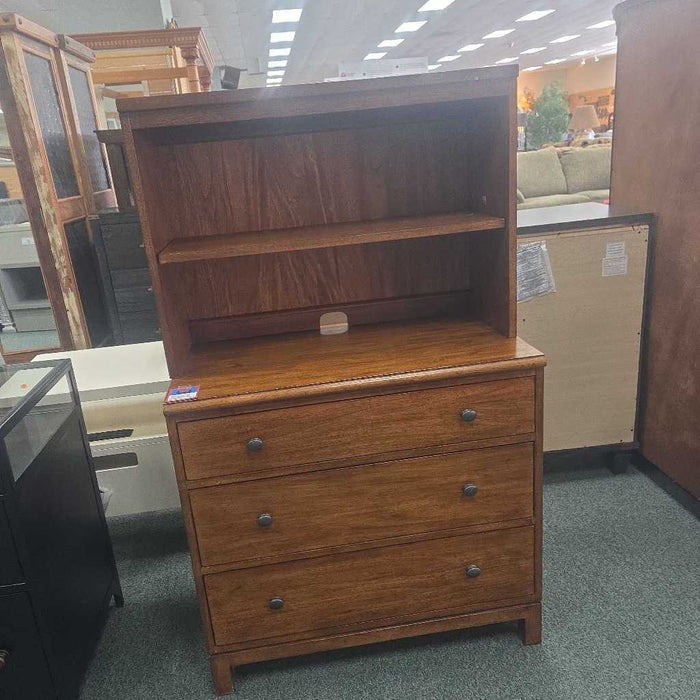 ETHAN ALLLEN DRESSER WITH HUTCH BHC