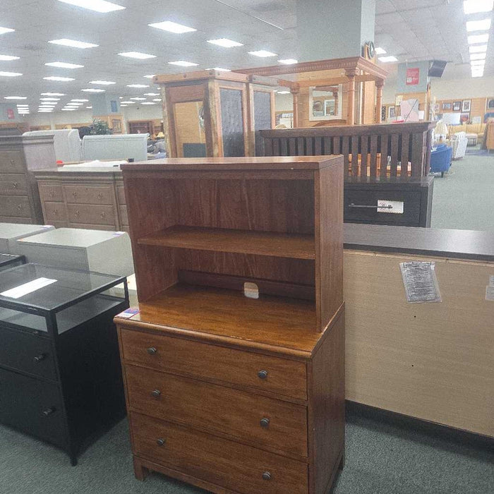 ETHAN ALLLEN DRESSER WITH HUTCH BHC