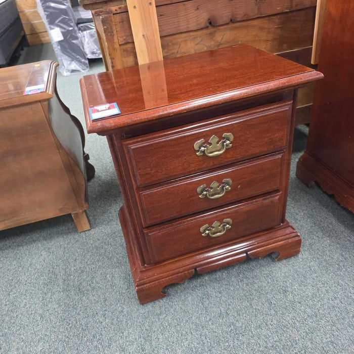 NIGHTSTAND AL