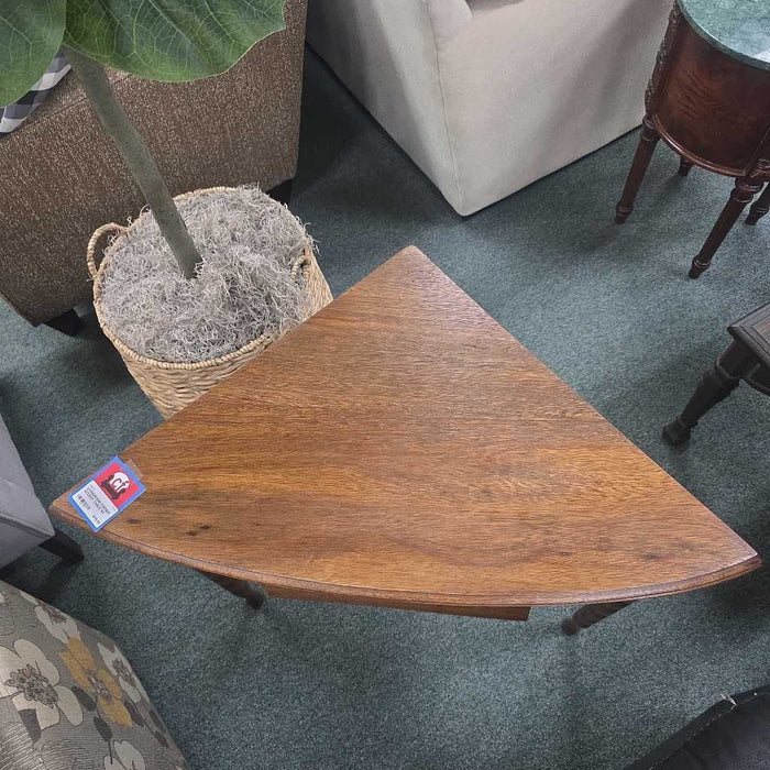 CORNER ACCENT TABLE SK