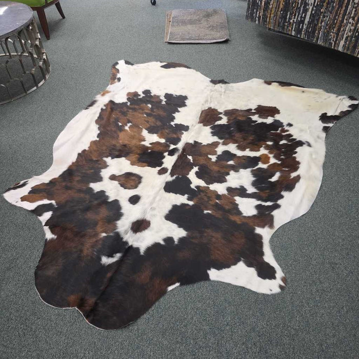 LARGE COWHIDE