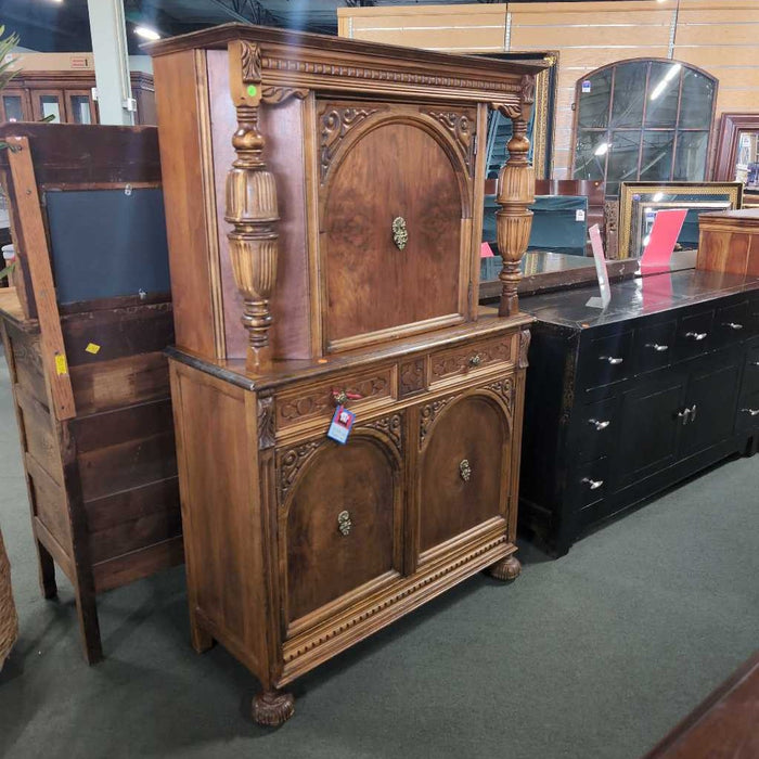 ANTIQUE BAR CABINET LSH