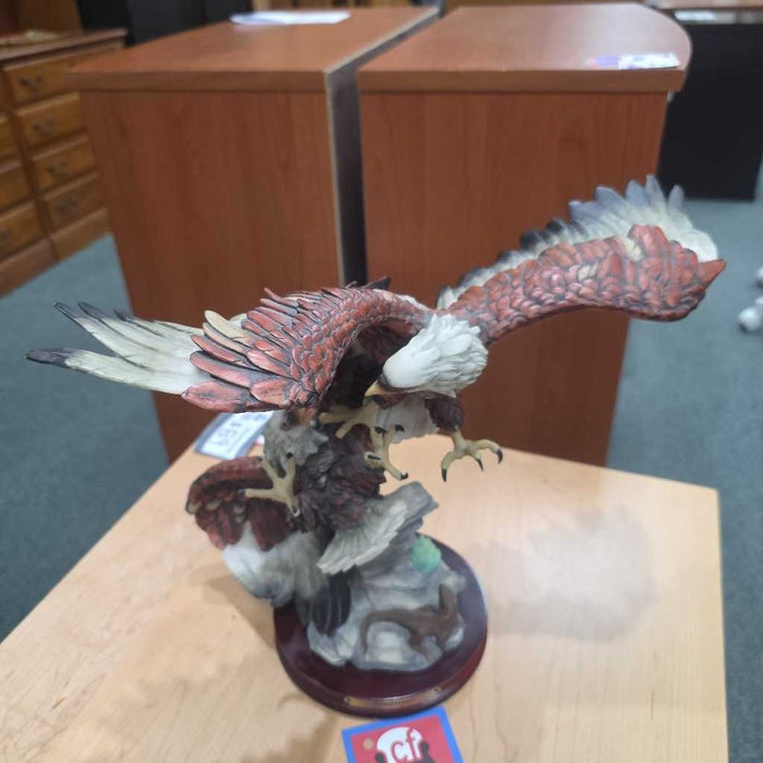 DUAL EAGLE SCULPTURE MI