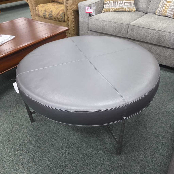 CHARLESTON FORGE ROUND OTTOMAN BAH