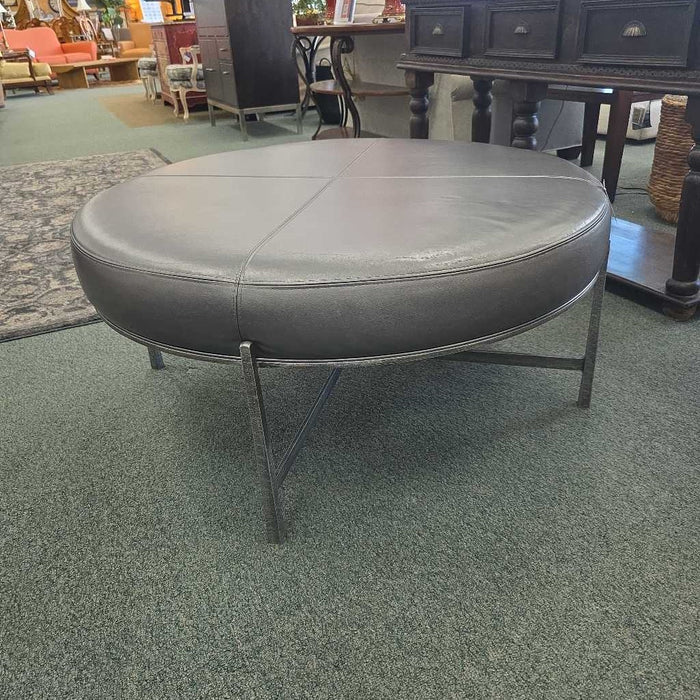 CHARLESTON FORGE ROUND OTTOMAN BAH