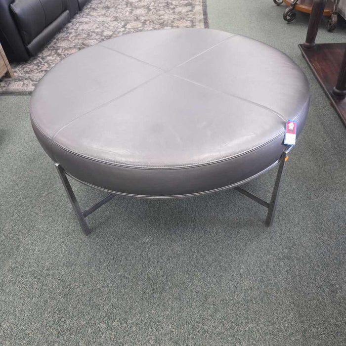 CHARLESTON FORGE ROUND OTTOMAN BAH
