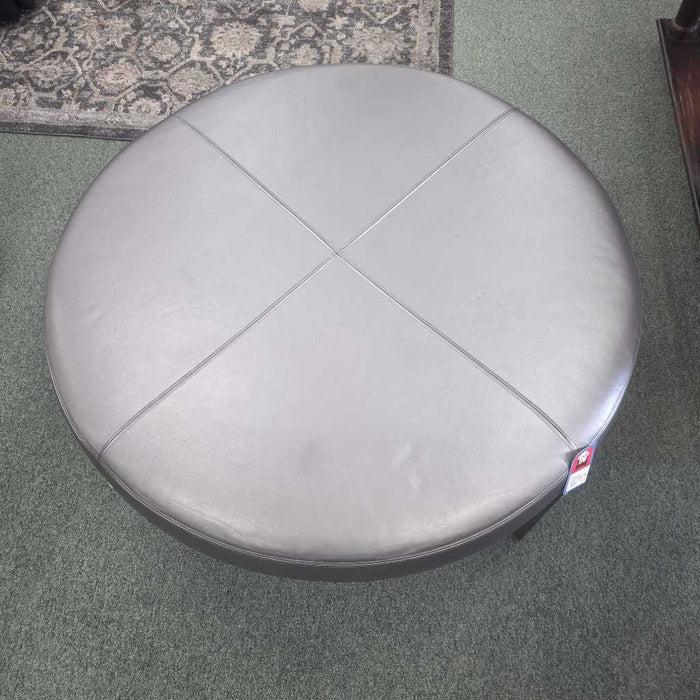CHARLESTON FORGE ROUND OTTOMAN BAH