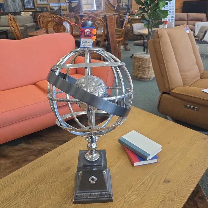 MODERN GLOBE DECOR