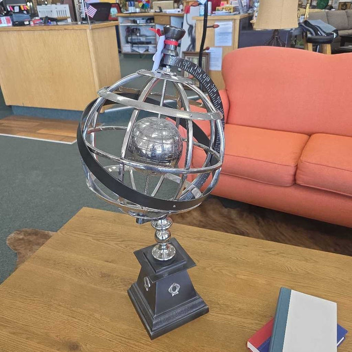 MODERN GLOBE DECOR