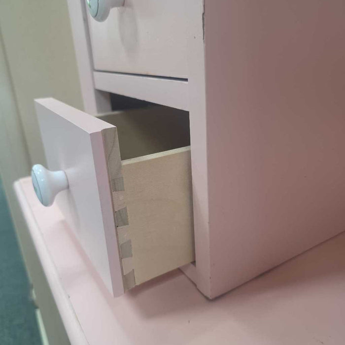 DRESSER WITH HUTCH BAH