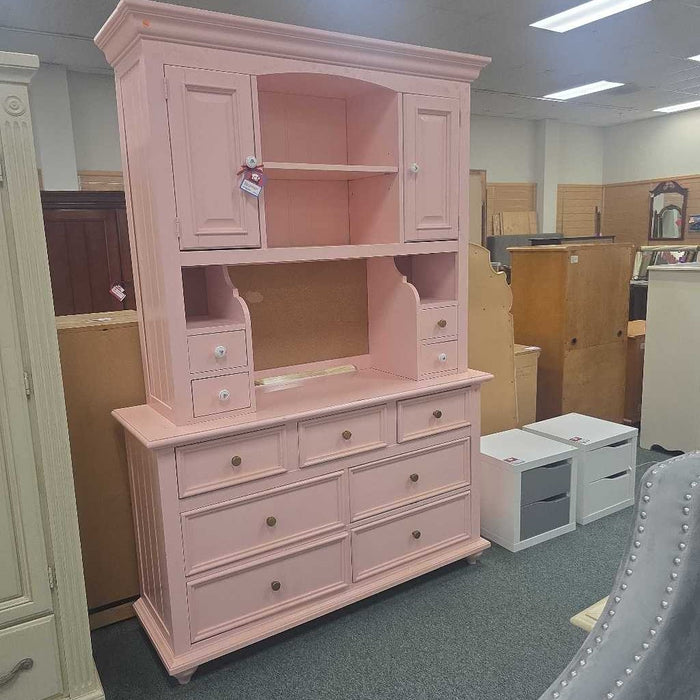 DRESSER WITH HUTCH BAH