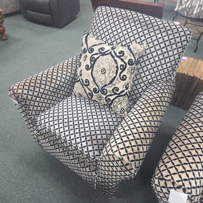 ACCENT CHAIR BTK