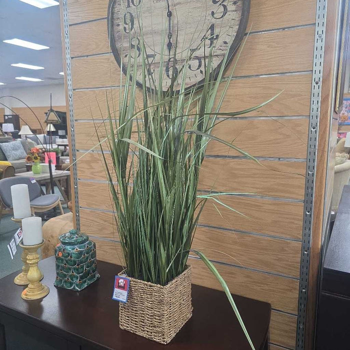 BASKET WITH SILK GRASS BA