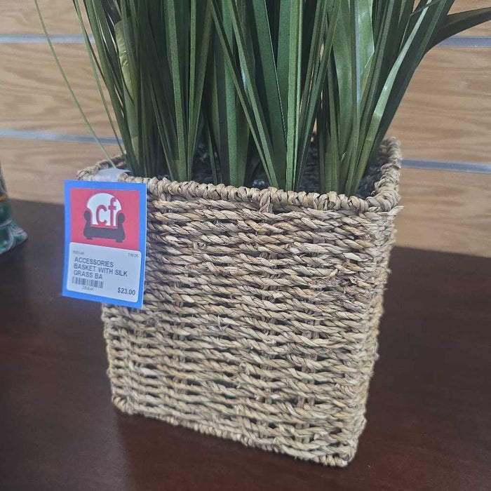 BASKET WITH SILK GRASS BA
