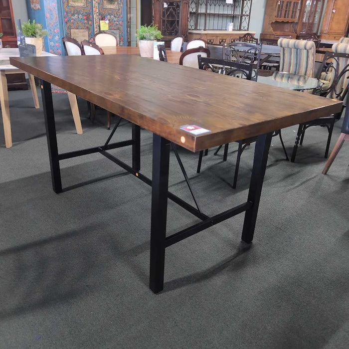 PUB TABLE BTK