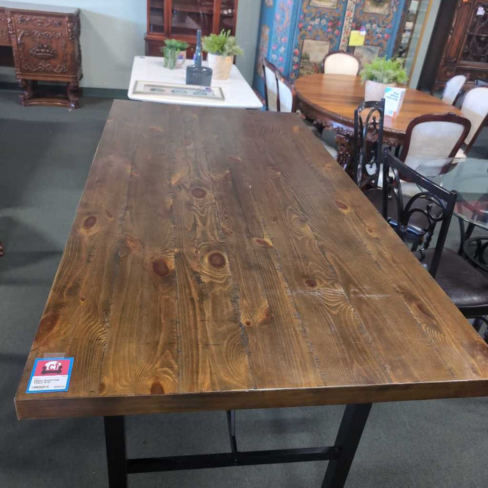 PUB TABLE BTK