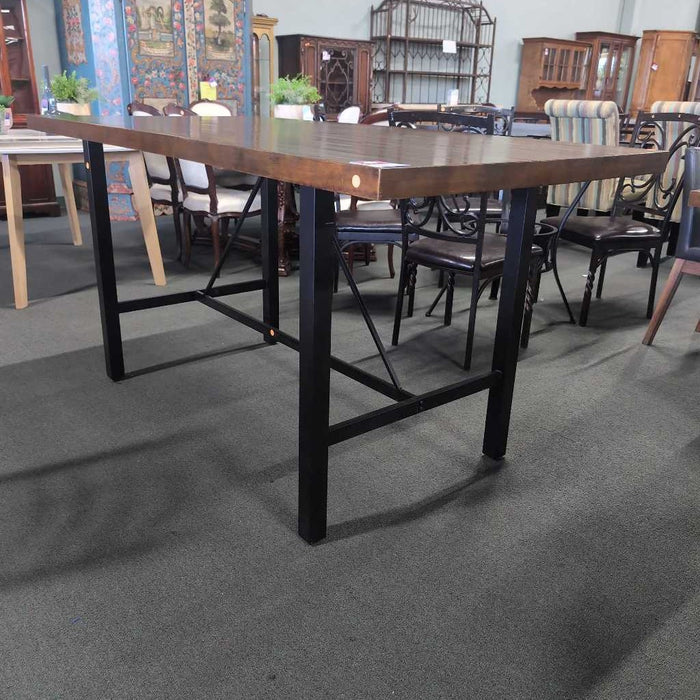 PUB TABLE BTK