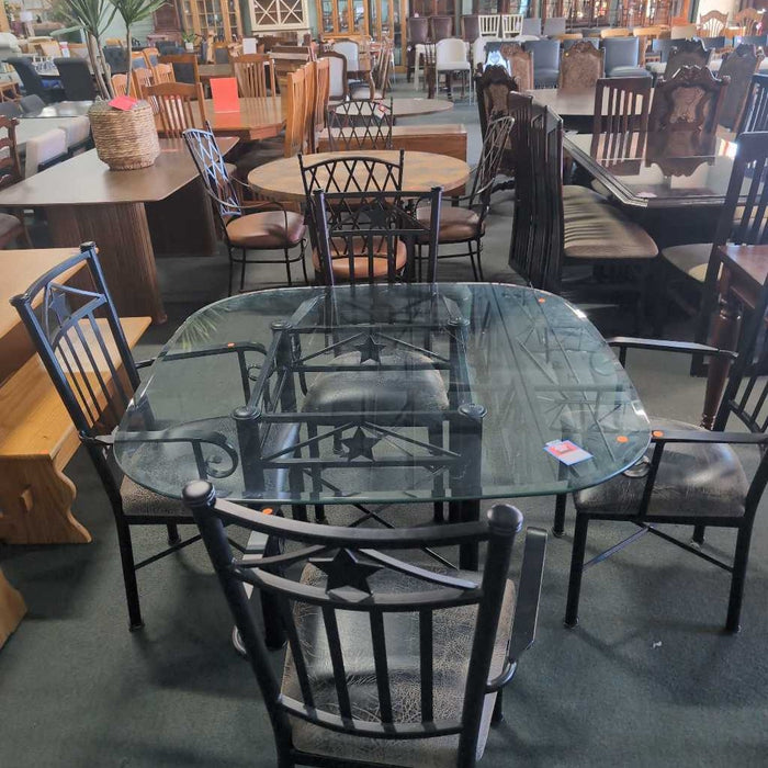 TABLE WITH 4 CHAIRS LTT