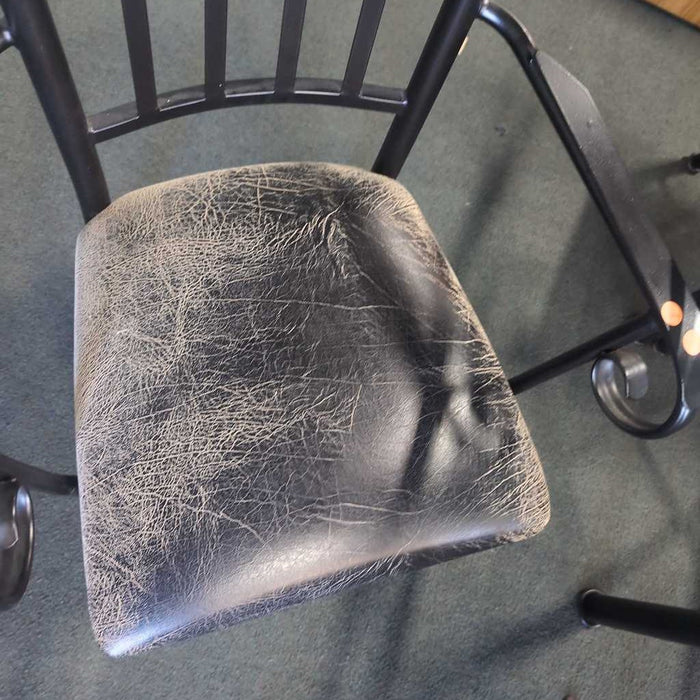 TABLE WITH 4 CHAIRS LTT
