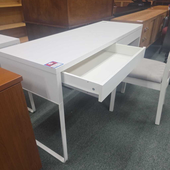 DESK WITH CHAIR MI