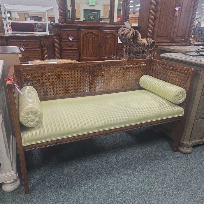 RATTAN BENCH TB