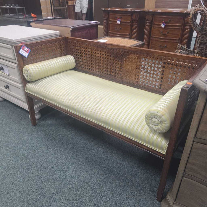RATTAN BENCH TB
